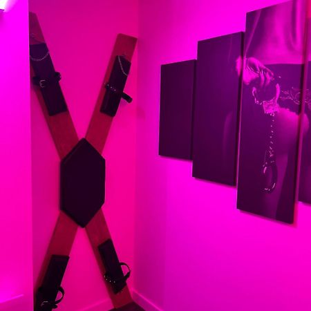 Love Room: Aux Plaisirs Des Sens Jacuzzi Prive Barr Buitenkant foto
