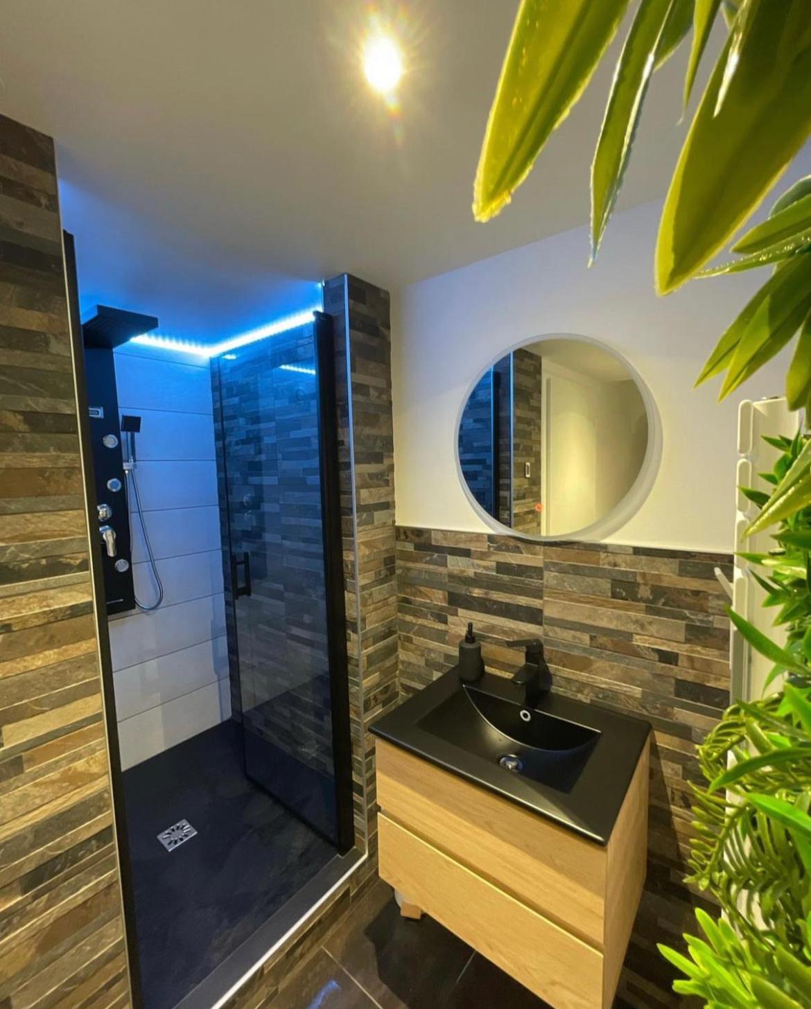 Love Room: Aux Plaisirs Des Sens Jacuzzi Prive Barr Buitenkant foto